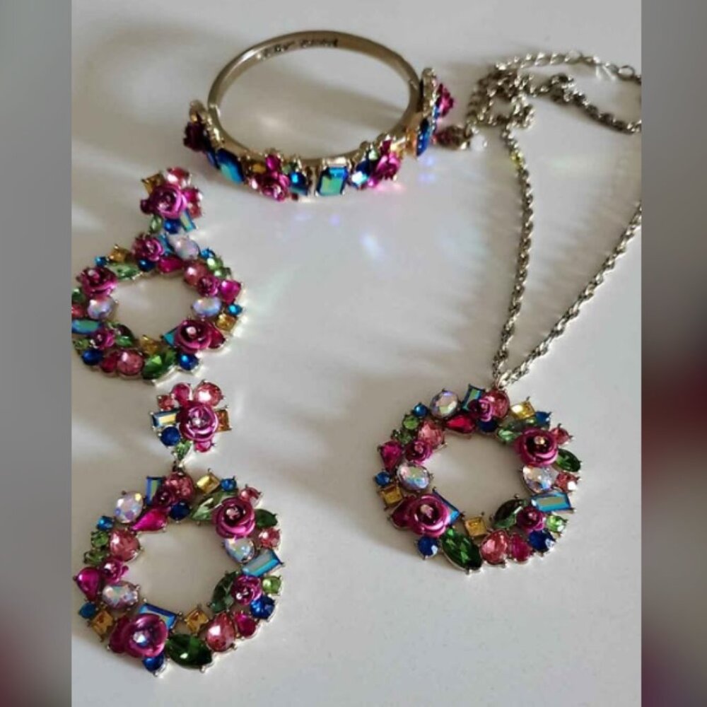 Betsey Johnson Bridal Floral Set